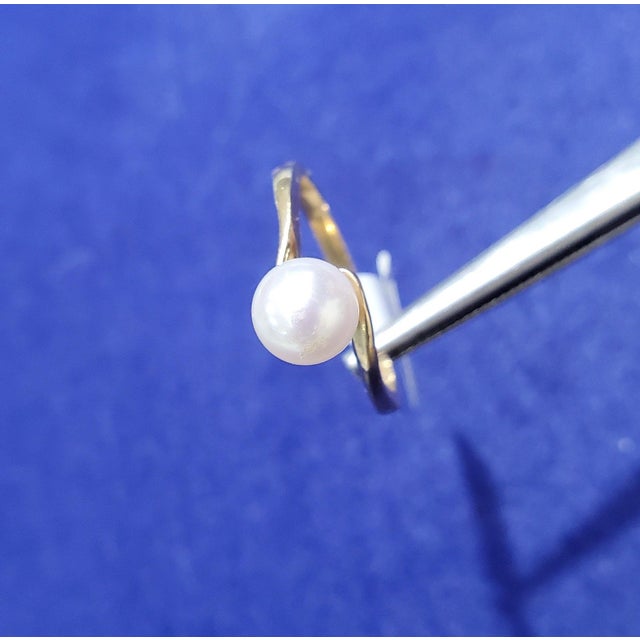 Solitaire Cultured Pearl 14k Yellow Ring, Size 4.5 For Sale - Image 4 of 5