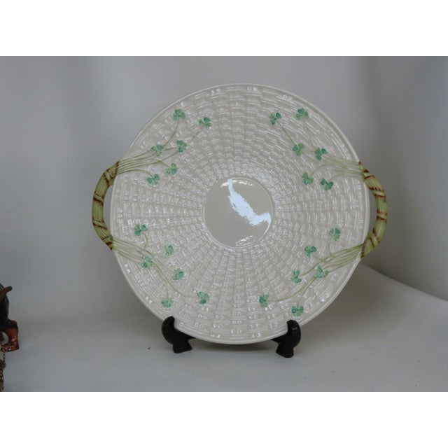 Belleek Pottery Ltd. Mid 20th Century Belleek Classic Mid Century Shamrock Tea Ware Cake Plate Irish Porcelain 4690b For Sale - Image 4 of 18