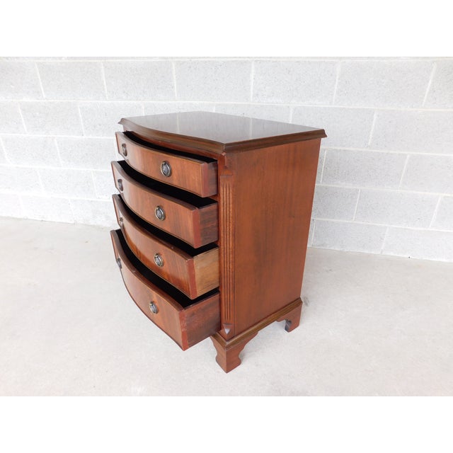 Traditional Vintage Mahogany Georgian III Style Bow Front Chest 28.5w For Sale - Image 3 of 14