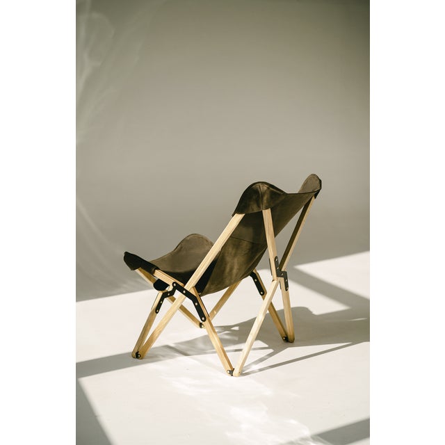 Modern Tripolina Folding Chair in Oak, Leather & Brass For Sale In San Francisco - Image 6 of 11