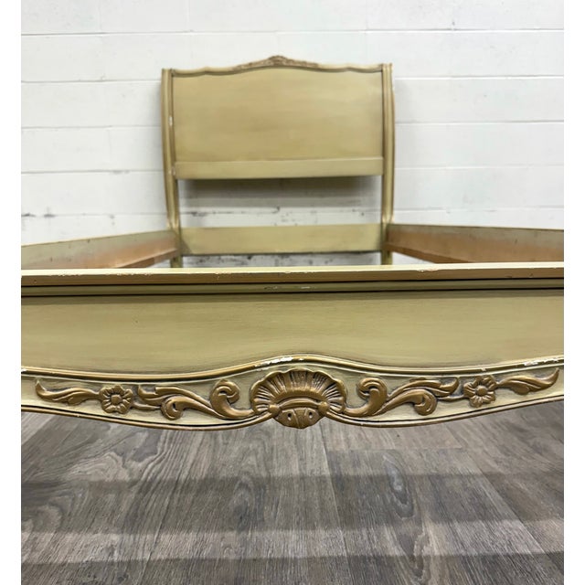Early 20th Century Vintage Twin Size French Provincial Louis XV Style French Bisque Cream Bed For Sale - Image 5 of 17