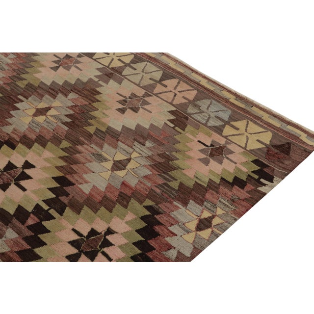 1950s 1950s Vintage Tribal Kilim Rug in Light Washed Bordeaux, Green Geometric Pattern For Sale - Image 5 of 7