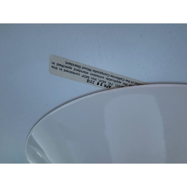 Knoll Saarinen Tulip Marble Dining Table Round For Sale In New York - Image 6 of 6