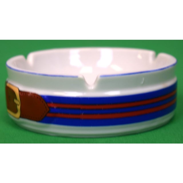 Sz: 4 1/2"D x 1 1/2"Deep