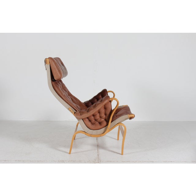 1990s Set of Pernilla Lounge Chair and Ottoman in Beech and Aniline Leather by Bruno Mathsson for Dux, Sweden, 1994 For Sale - Image 5 of 18