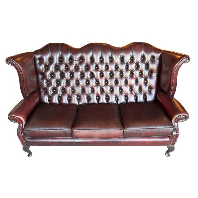 English High-Back Chesterfield Sofa with Queen Anne Legs in Burgundy Leather, 1980s For Sale - Image 4 of 5