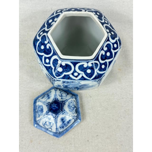 Vintage Chinese ceramic blue and white ginger jar. This is a pre-owned item so please see all pictures and ask any questions.