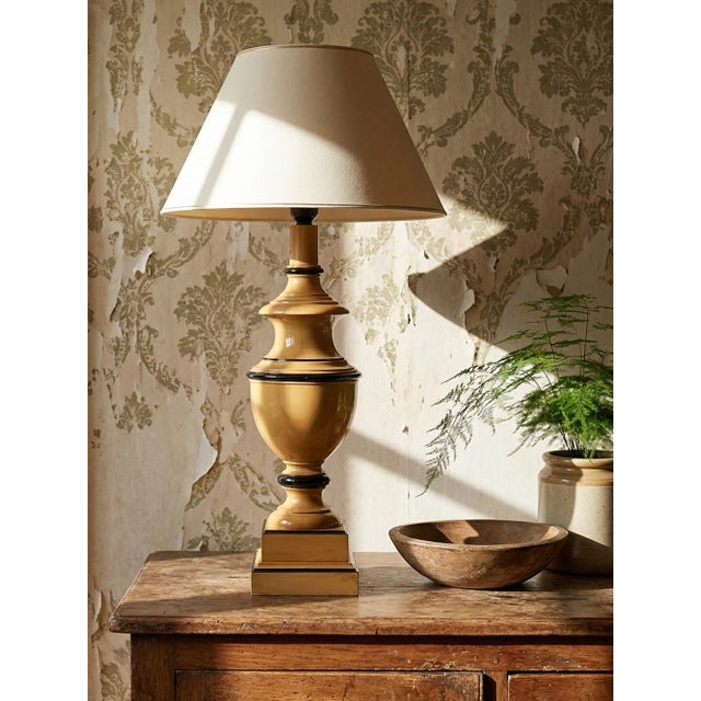 Sold without a lampshade. magnificent and rare large turned wood baluster-shaped lamp resting on a stepped square base,...