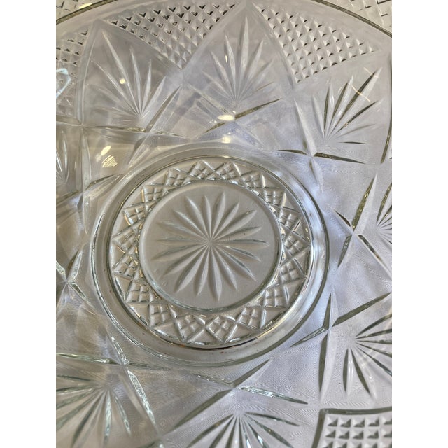 This elegant Luminarc crystal bowl features a beautifully faceted diamond-cut pattern and a genuine 18K gold rim, bringing...