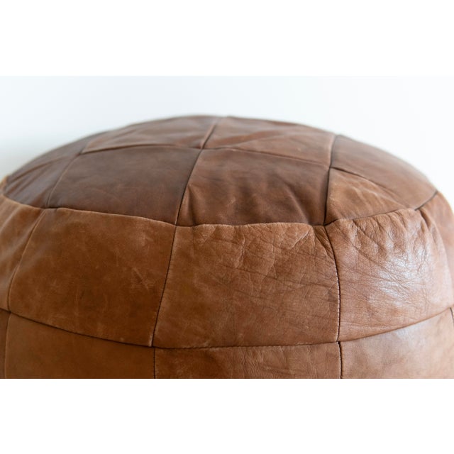 Crafted by renowned Swiss manufacturer De Sede, this vintage leather ottoman exemplifies the brand's dedication to...