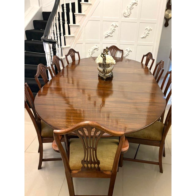 An exceptional quality mahogany extending 10 seater dining table of refined proportion and rich colour, finished in...