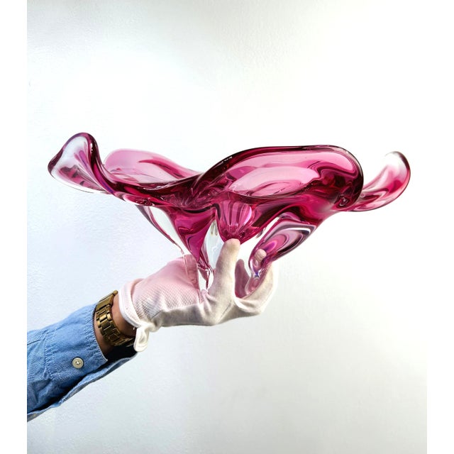1960s Large Pink Art Glass Bowl by Josef Hospodka for Chřibská, Czechoslovakia, 1960s For Sale - Image 5 of 7