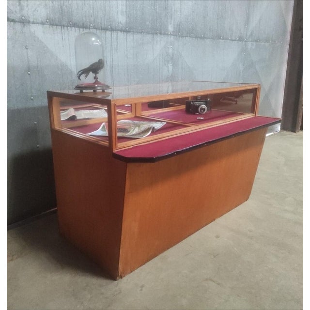 Looking for a stunning statement piece? This vintage jewelry counter is the perfect blend of elegance and functionality....