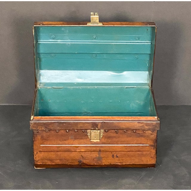 Brown English Toleware Tin Trunk With Faux Wood Finish and Brass Accents For Sale - Image 8 of 15