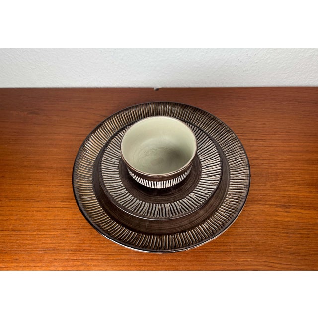 Mid-Century Modern Danish Studio Pottery Minimalist Plates and Bowl from Einar Helleroe, 1960s, Set of 3 For Sale - Image 17 of 18