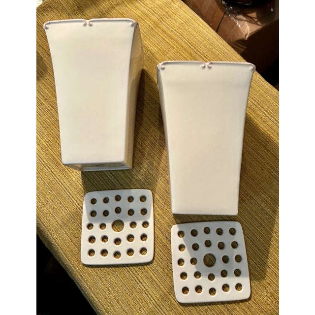 Pair of 1980s Vintage Beige Frog Vases With Painted Edge Design For Sale - Image 4 of 7