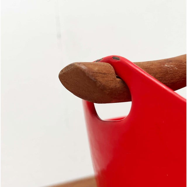 Mid-Century Modern Red Enamel Cast Iron Pot with Teak Handle by Timo Sarpaneva for Rosenlew of Finland, 1960s For Sale - Image 13 of 18