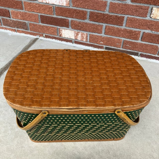 Mid-Century Modern Vintage MCM Hawkeye Burlington Woven Picnic Basket For Sale - Image 3 of 5