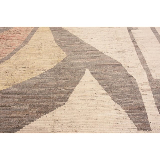 Nazmiyal Collection Large Modern Abstract Contemporary Area Rug For Sale In New York - Image 6 of 7
