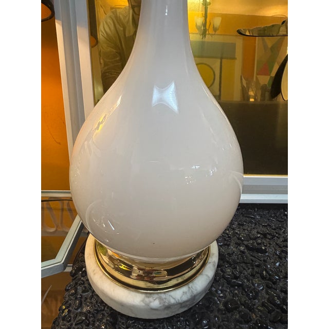 Hollywood Regency Vintage 1950s Balboa White Venetian Glass Lamp Original Metal Tag For Sale - Image 3 of 8