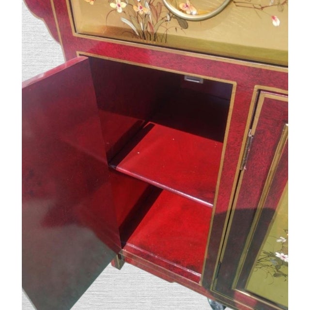 1980s Vintage Chinoiserie Bird Floral Red Gold Leaf Pagoda Top Regency Buffet Credenza Server Cabinet For Sale - Image 5 of 11