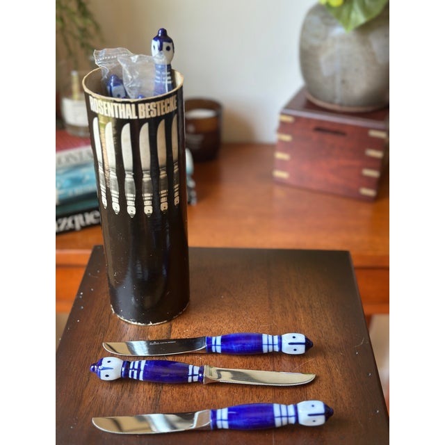 Mid-Century Modern Vintage Bjørn Wiinblad for Rosenthal "Siena Blue" / "Fantasia" Porcelain Knives - Set of 6 For Sale - Image 3 of 5