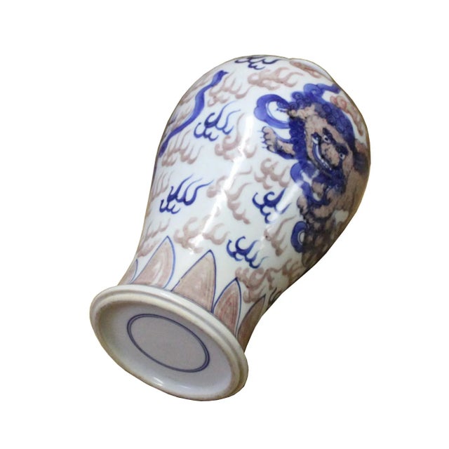 Chinoiserie Chinese Red Blue White Porcelain Handpainted Foo Dog Small Vase For Sale - Image 3 of 8