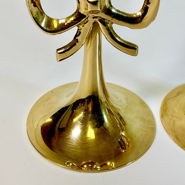 1950s Vintage Chippendale Hollywood Regency Brass Bow Candlestick Holders - A Pair. For Sale - Image 6 of 12