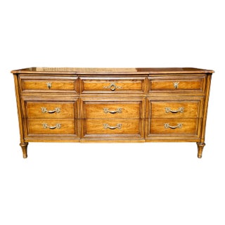 Vintage Henredon French Provincial Louis XVI Style 9-Drawer Dresser For Sale