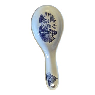 Late 20th Century Heritage Mint Blue Willow Spoon Rest For Sale