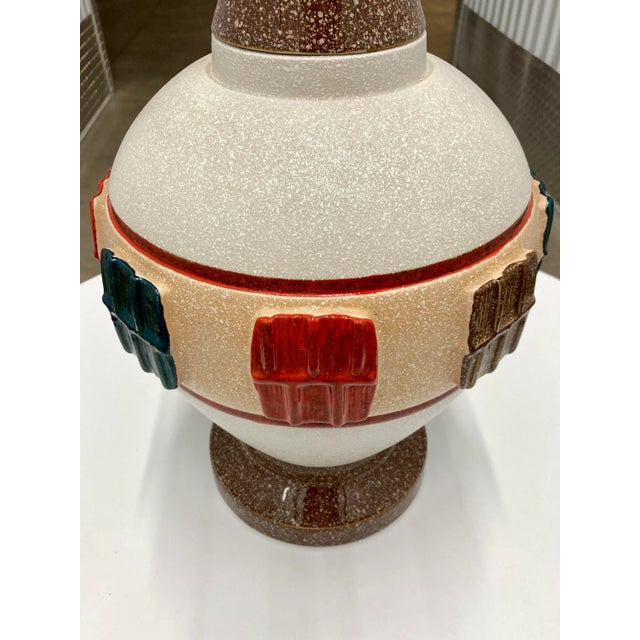 Off-white Mid-Century Modern Tall Glazed Ceramic Painted Single Gourd Table Lamp and Barrel Shade - a Pair For Sale - Image 8 of 13
