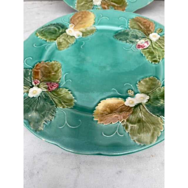 Luneville French Majolica Strawberries Plate Luneville, Circa 1880 For Sale - Image 4 of 5