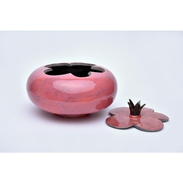 Volume: 2,4 liters, Weight: 1,6kg This handcrafted ceramic jar/ urn features a soft pink glaze. The lid is shaped like a...