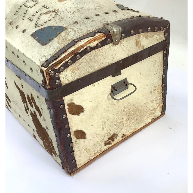 Circa 1940s Cowhide Ranch Trunk For Sale - Image 4 of 9