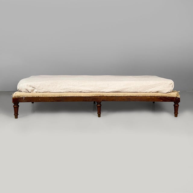 Vintage Italian Daybed in Beige Fabric and Wood, 1900s For Sale - Image 4 of 15