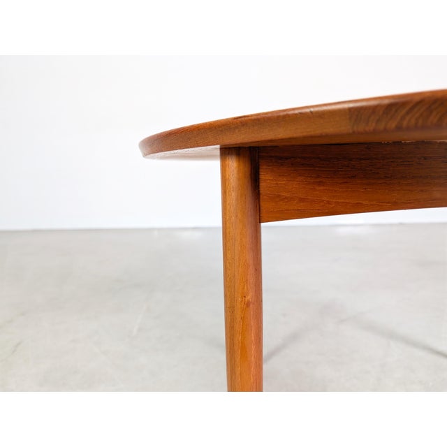 Brown Mid-Century Modern Danish Coffee Table in Teak For Sale - Image 8 of 9