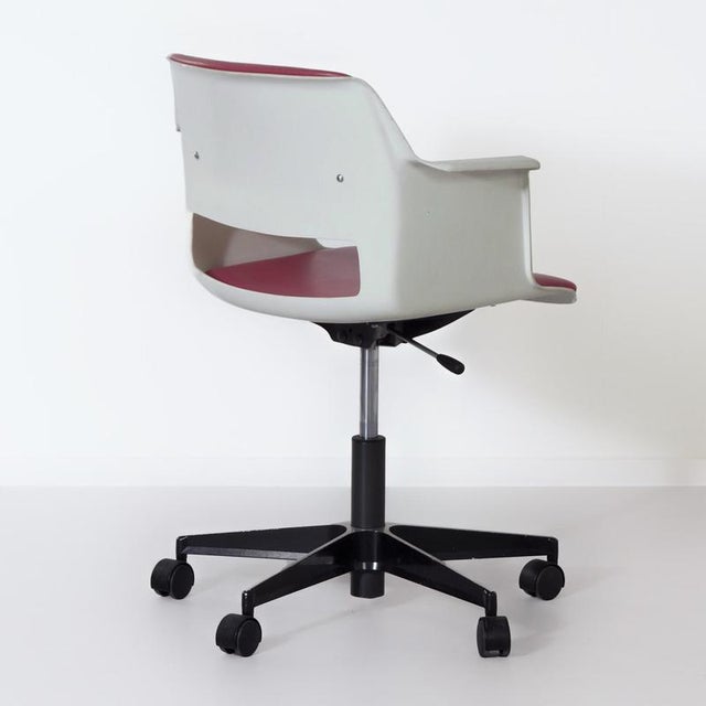 Red Office Chair 2712 with Armrests by André Cordemeyer for Gispen, 1970s For Sale - Image 3 of 9
