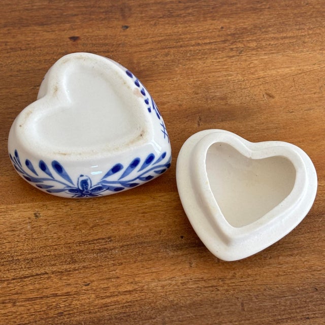 1980s Petite Porcelain Heart Shaped Lidded Box For Sale - Image 6 of 7