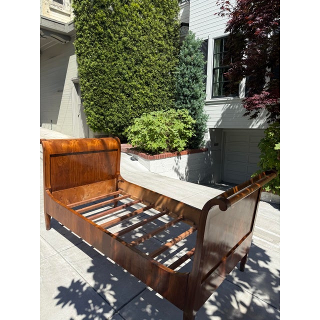 Early 19th Century Antique American Empire Flame Mahogany Sleigh Daybed, C. 1820–1840 For Sale - Image 5 of 8