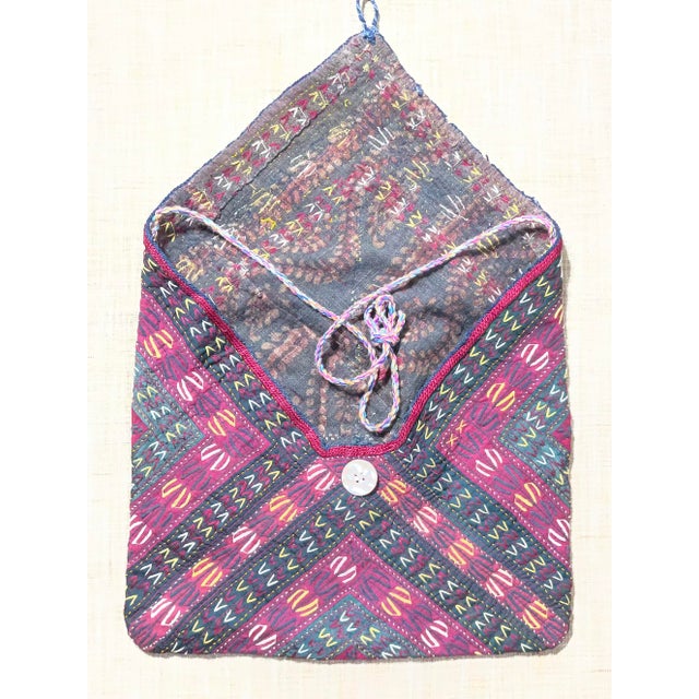 Antique Uzbek Lakai Tribal Bag – Hand-Embroidered Silk Suzani Side Bag For Sale - Image 4 of 15