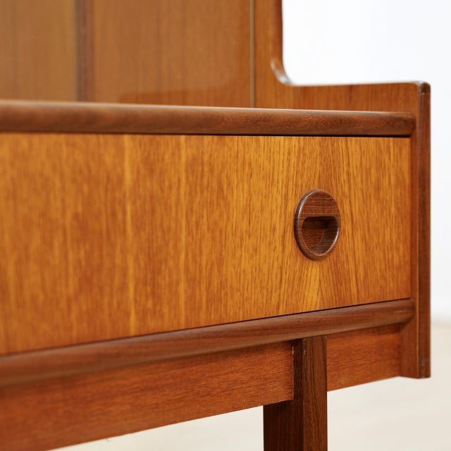 1960s Mid Century Teak China Display Cabinet by Turnidge of London, Attributed For Sale - Image 10 of 10