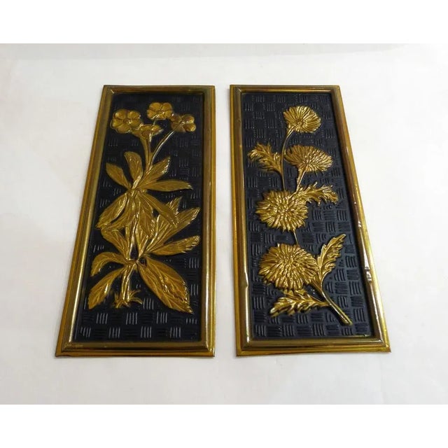 Metal Decorative Wall Plates with Floral Motif in Black & Gold Metal from Elpec England, 1960s, Set of 2 For Sale - Image 7 of 11