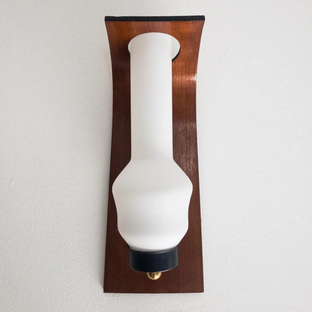 Applique vintage teak, Denmark 60s. Up to 250V (Europe/UK Standard).The wiring of this item may be original and might need...