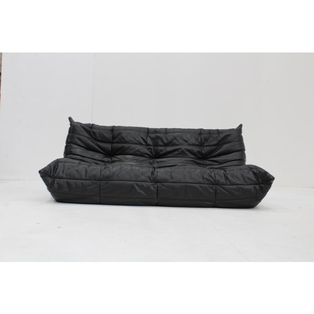 Vintage Togo Three-Seater Sofa in Black Leather by Michel Ducaroy for Ligne Roset, 1991 For Sale - Image 3 of 11