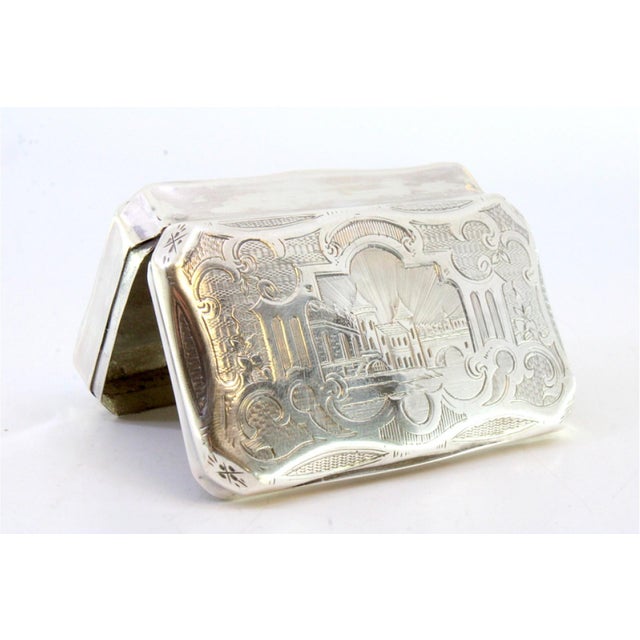 Silver Silver Snuffbox with Engravings For Sale - Image 8 of 9
