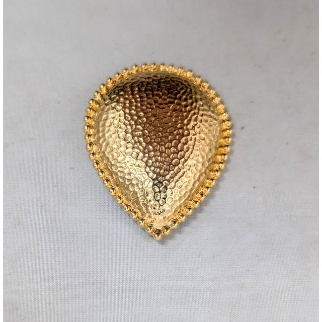 1980s Vintage C1985 Signed Monet Goldtone "Hammered" Tear Drop Shaped Brooch For Sale - Image 5 of 10