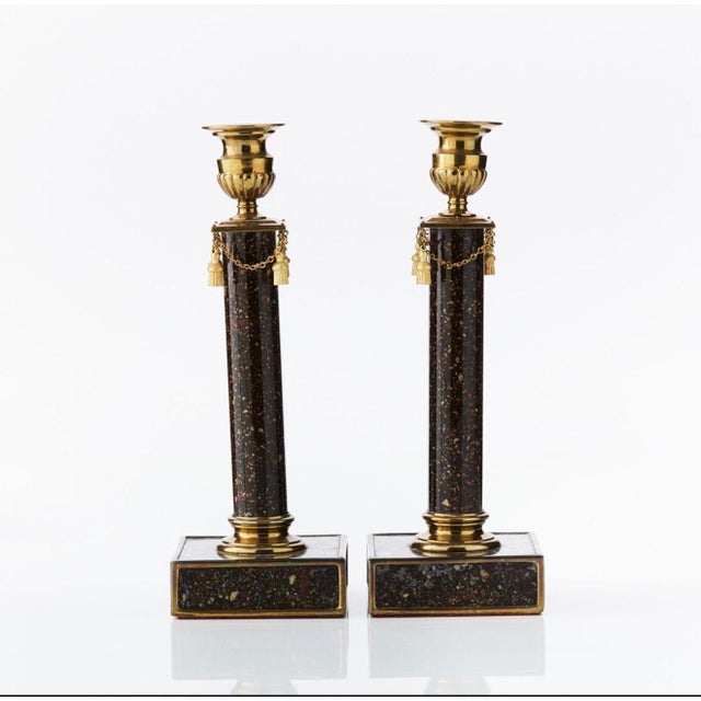 A Pair of Late Gustavian Faux Porphyry Reverse Glass Candlesticks, 19th Century For Sale - Image 4 of 6