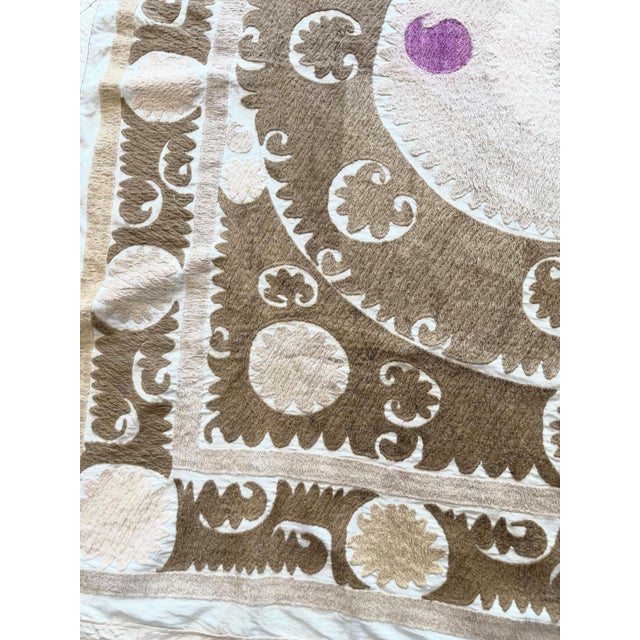 Boho Embroidered Neutral Tan Suzani Wall Decor, 4'8'' X 5'4'' For Sale - Image 4 of 9