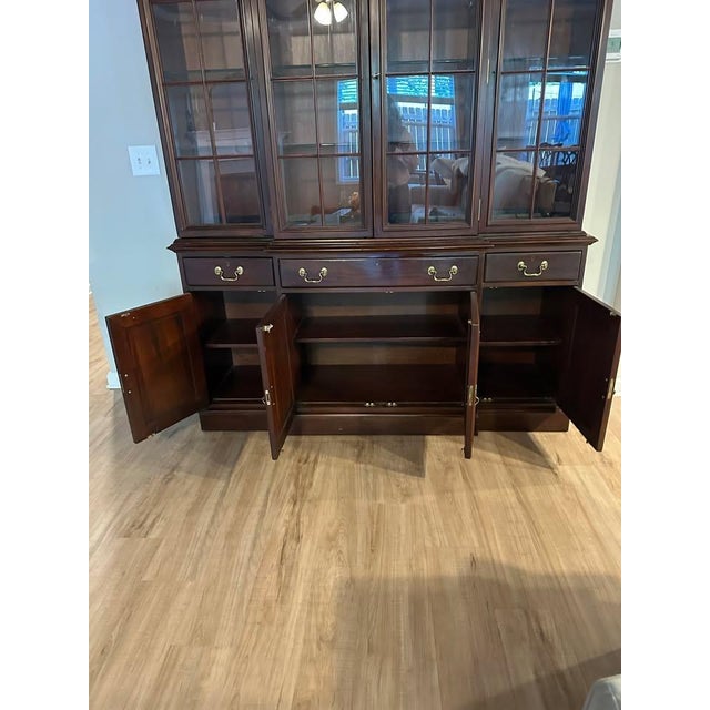 Brown 1970s Lexington Lighted China Cabinet / Hutch For Sale - Image 8 of 8