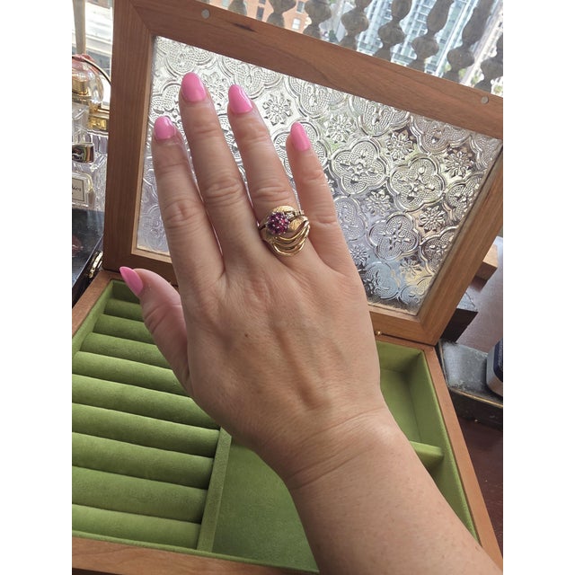Vintage 13.5k Gold Ruby and Diamond Floral Cocktail Ring, Size 7 For Sale In Los Angeles - Image 6 of 7